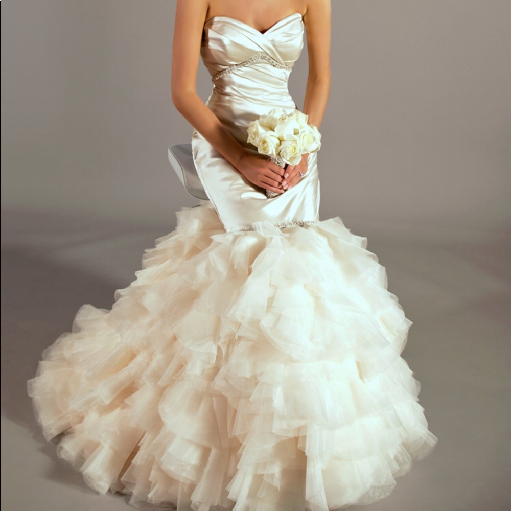Elegant Cream Strapless Gown